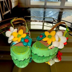 Brand new never worn. Bought them for my daughter and her foot skip size 7.